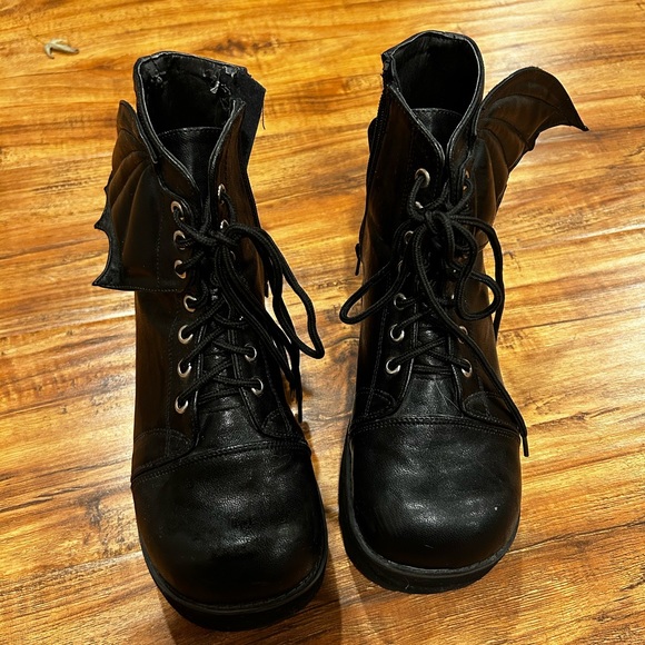 vampire/ bat boots - Picture 2 of 7